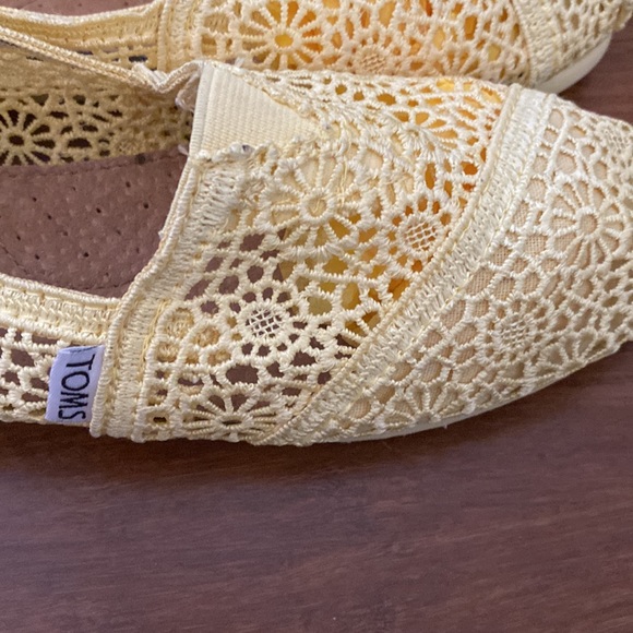 Toms - Picture 4 of 5